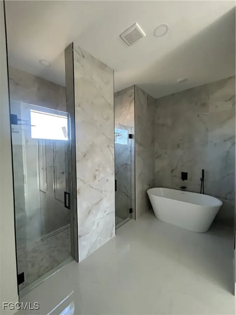2610 NE 1st Place Cape Coral FL 33909