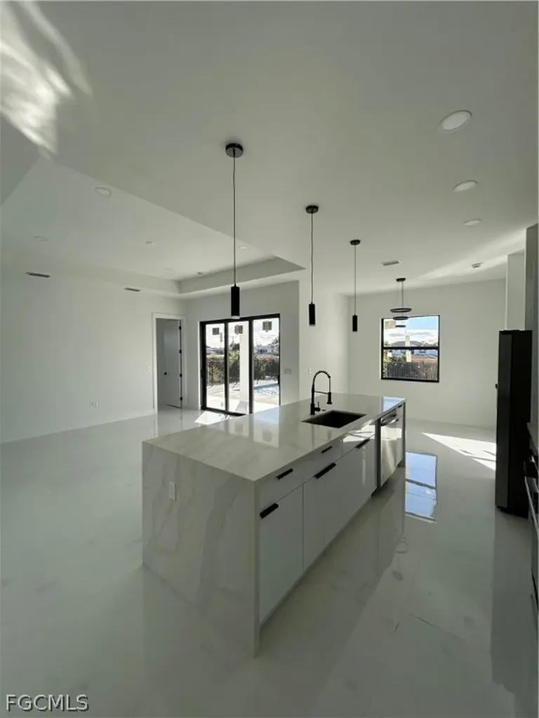 2610 NE 1st Place Cape Coral FL 33909