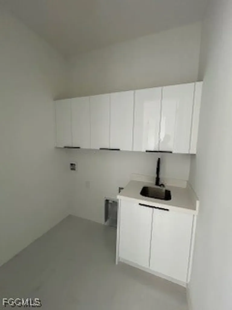 2610 NE 1st Place Cape Coral FL 33909