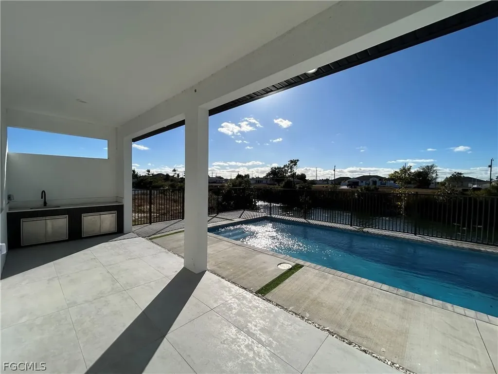 2610 NE 1st Place Cape Coral FL 33909