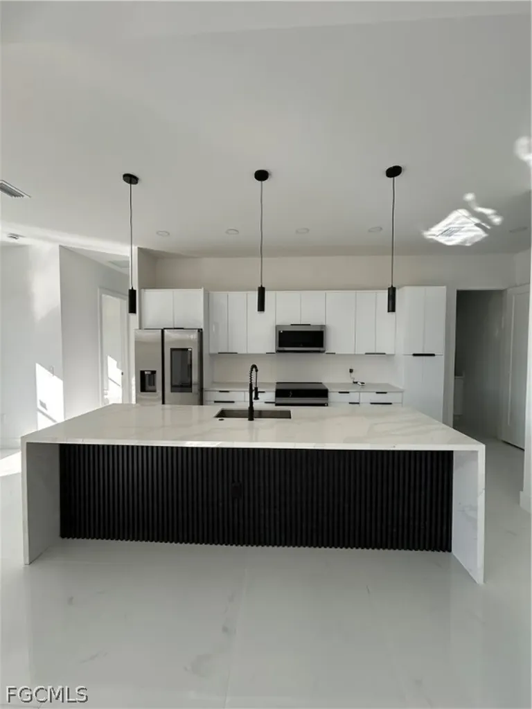 2610 NE 1st Place Cape Coral FL 33909