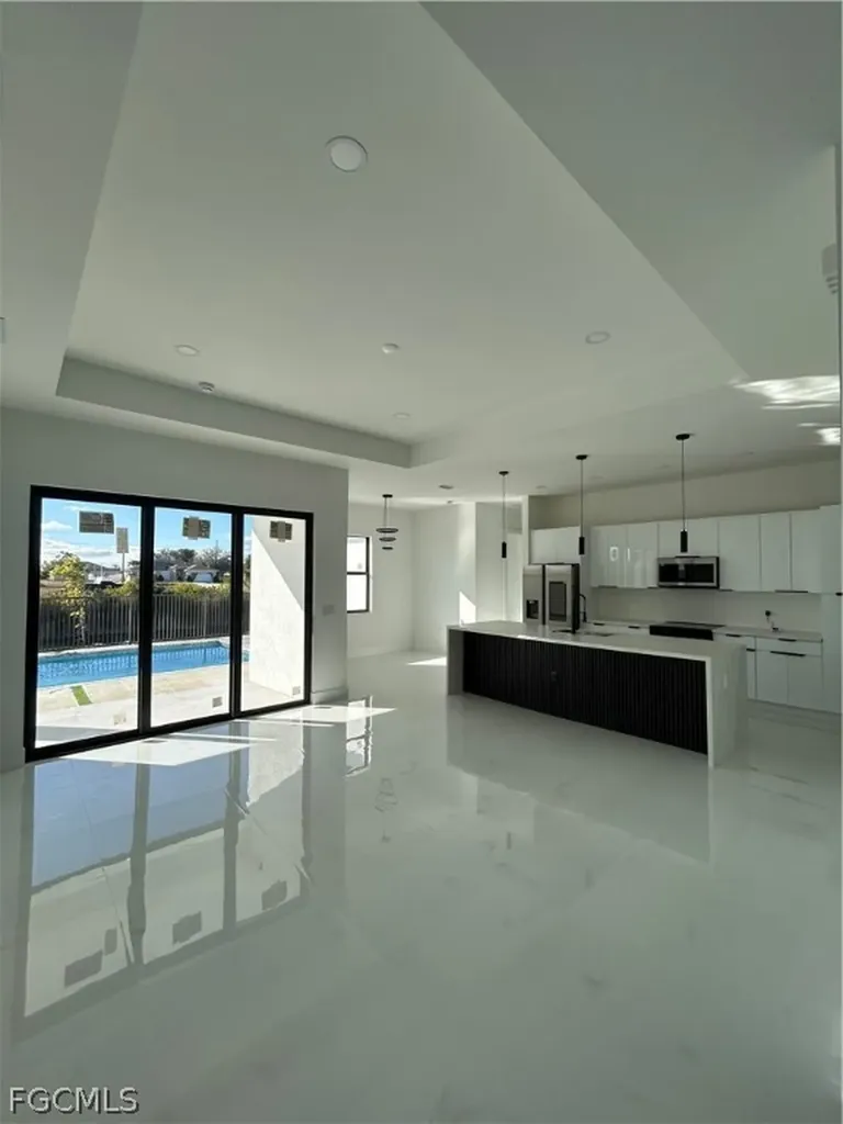 2610 NE 1st Place Cape Coral FL 33909