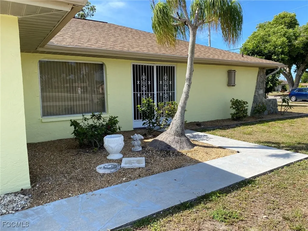 904 SE 18th Street Cape Coral FL 33990