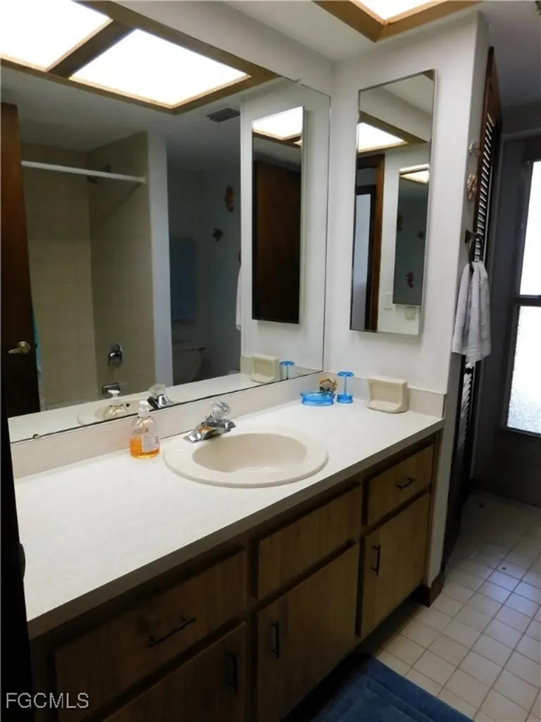 904 SE 18th Street Cape Coral FL 33990