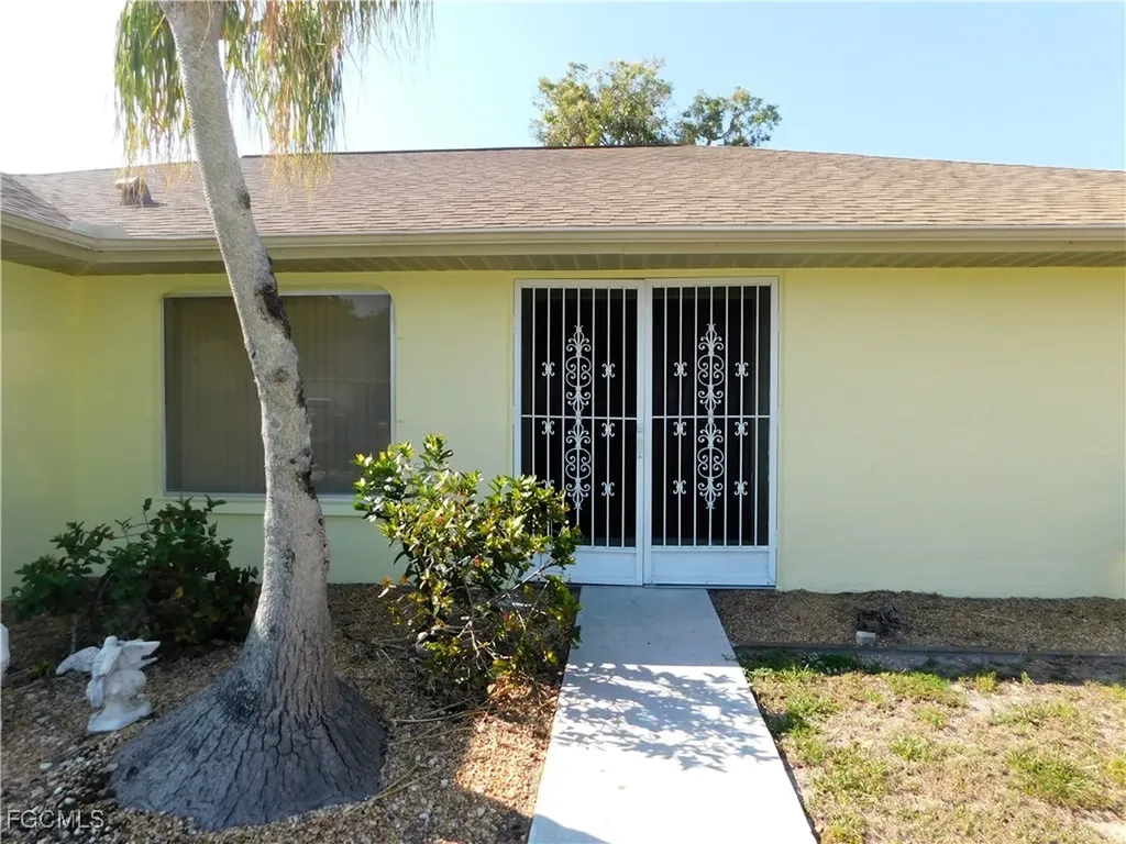 904 SE 18th Street Cape Coral FL 33990