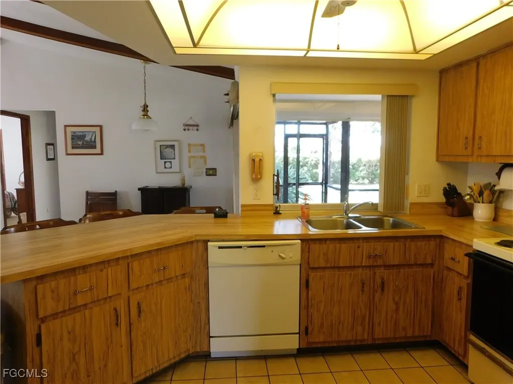 904 SE 18th Street Cape Coral FL 33990