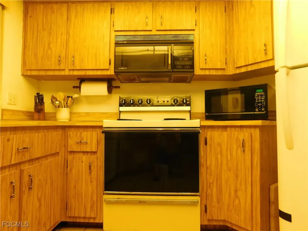 904 SE 18th Street Cape Coral FL 33990