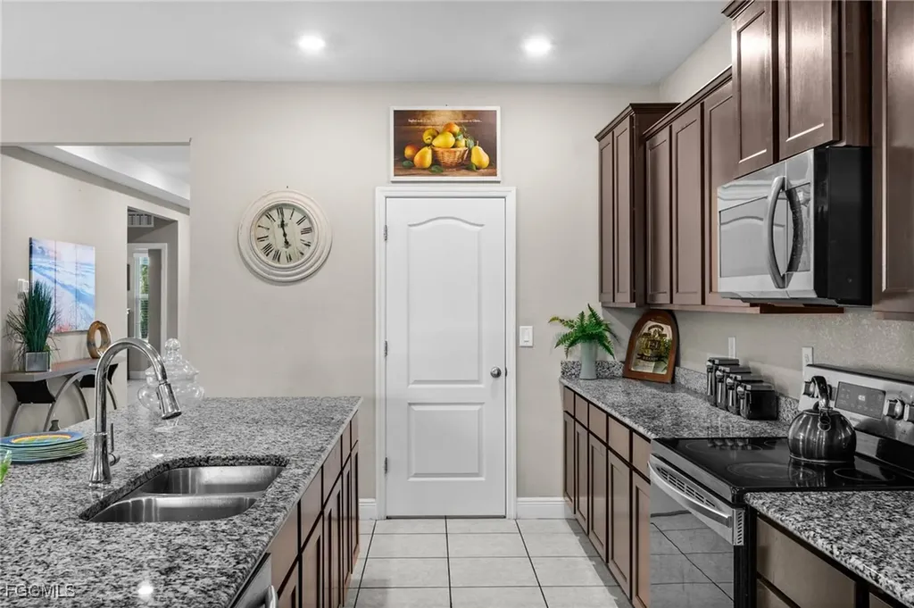 4317 SW 16th Place Cape Coral FL 33914