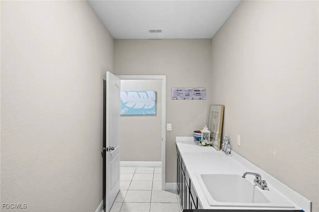 4317 SW 16th Place Cape Coral FL 33914