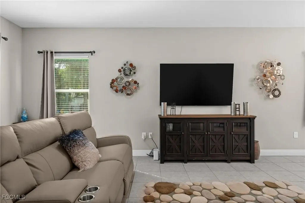 4317 SW 16th Place Cape Coral FL 33914