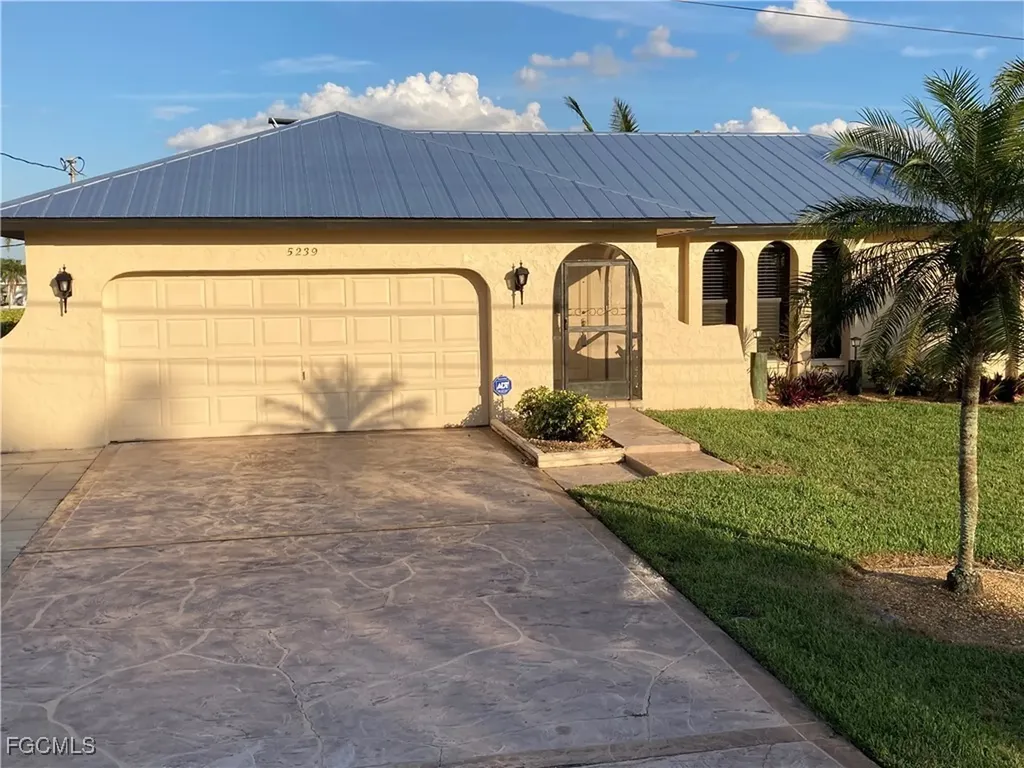 5239 Wisteria Court Cape Coral FL 33904