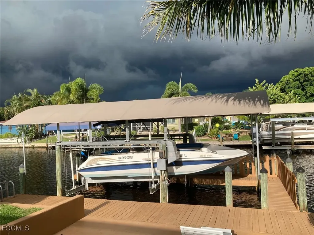 5239 Wisteria Court Cape Coral FL 33904