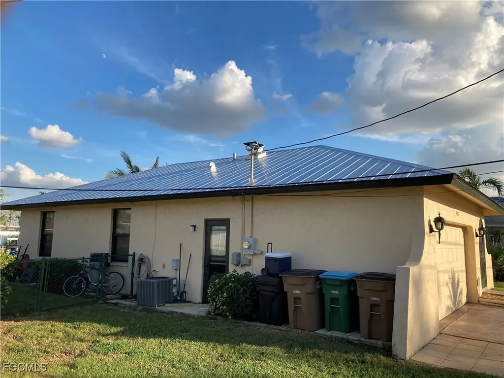 5239 Wisteria Court Cape Coral FL 33904