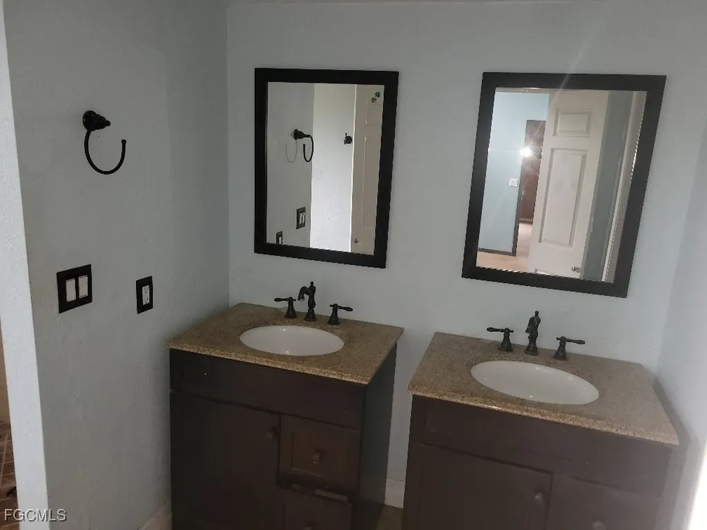 506 SW 28th Place Cape Coral FL 33991