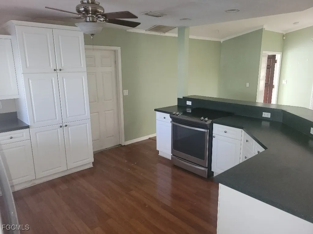 506 SW 28th Place Cape Coral FL 33991