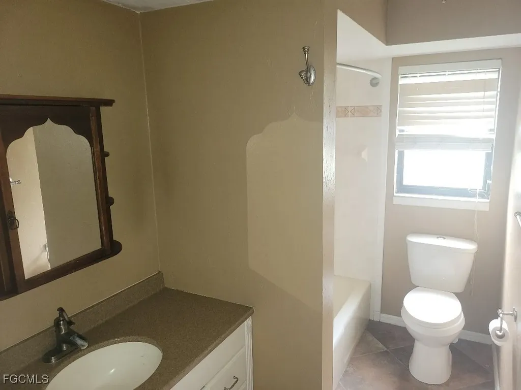 506 SW 28th Place Cape Coral FL 33991