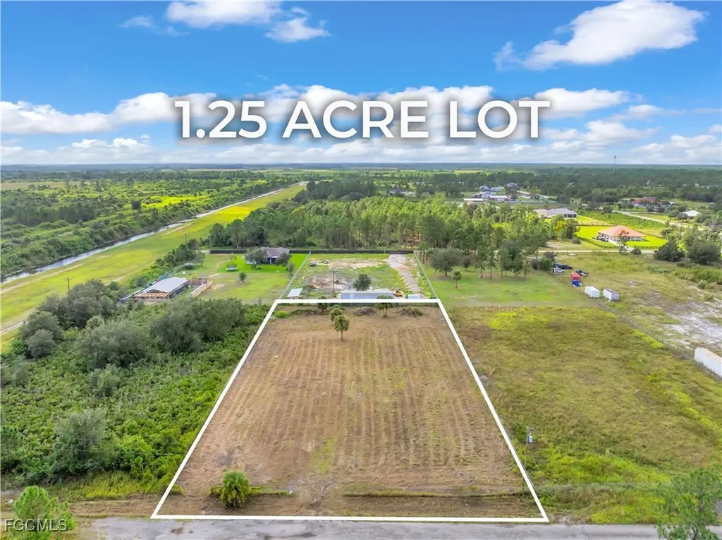 7537 3rd Place Labelle FL 33935