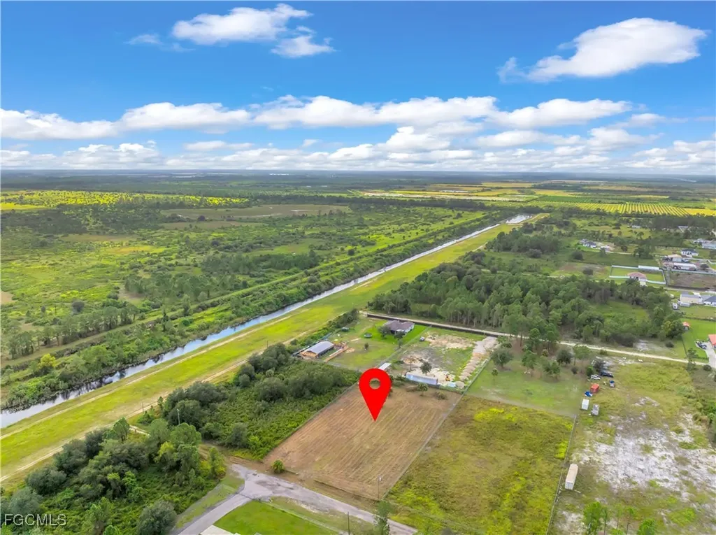 7537 3rd Place Labelle FL 33935