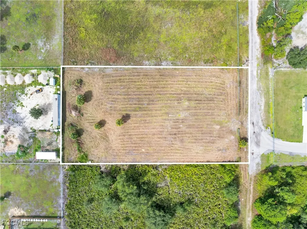 7537 3rd Place Labelle FL 33935