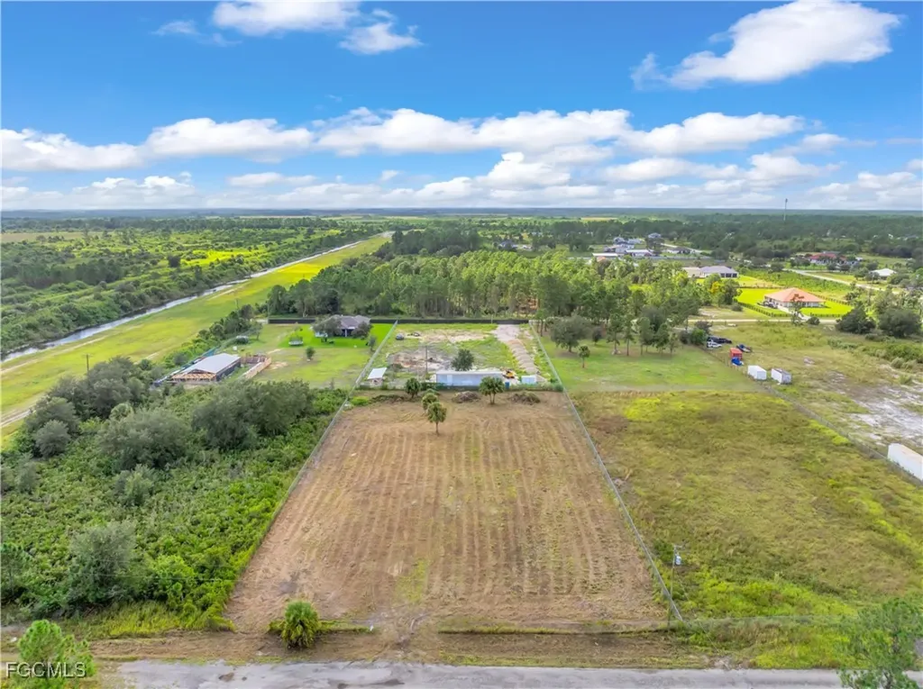 7537 3rd Place Labelle FL 33935