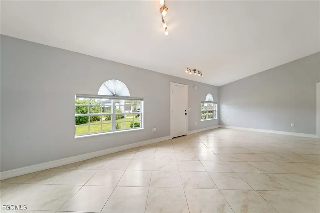 1404 NW 4th Street Cape Coral FL 33993