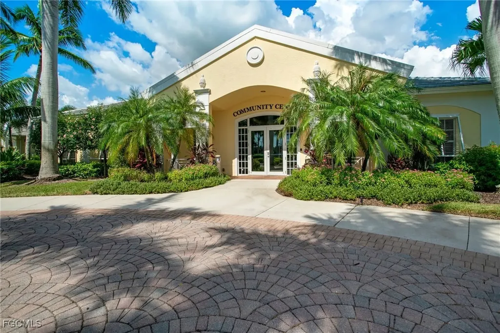 2492 Hopefield Court Cape Coral FL 33991