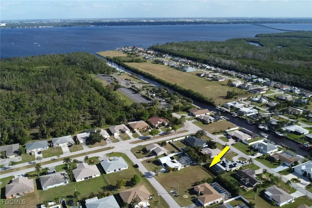 2318 SE 15th Street Cape Coral FL 33990