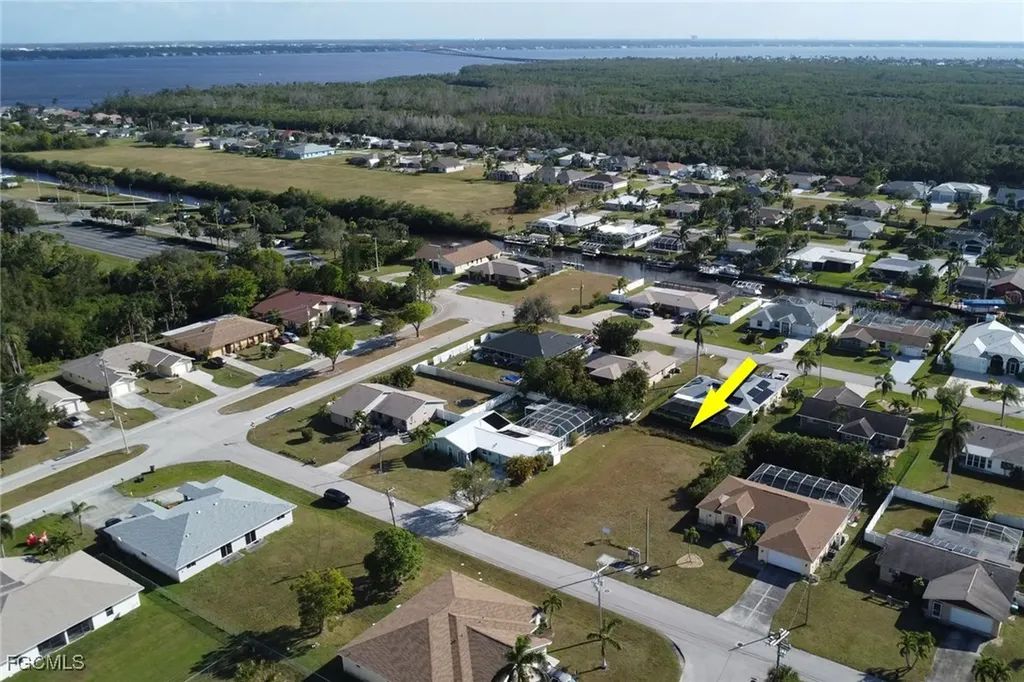 2318 SE 15th Street Cape Coral FL 33990