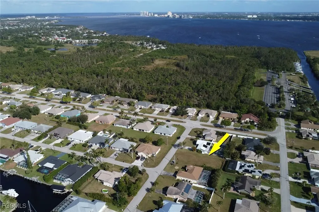 2318 SE 15th Street Cape Coral FL 33990