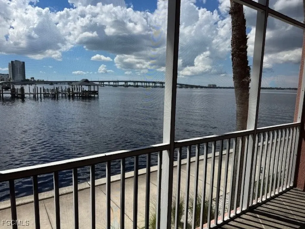 2743 1st Street Fort Myers FL 33916
