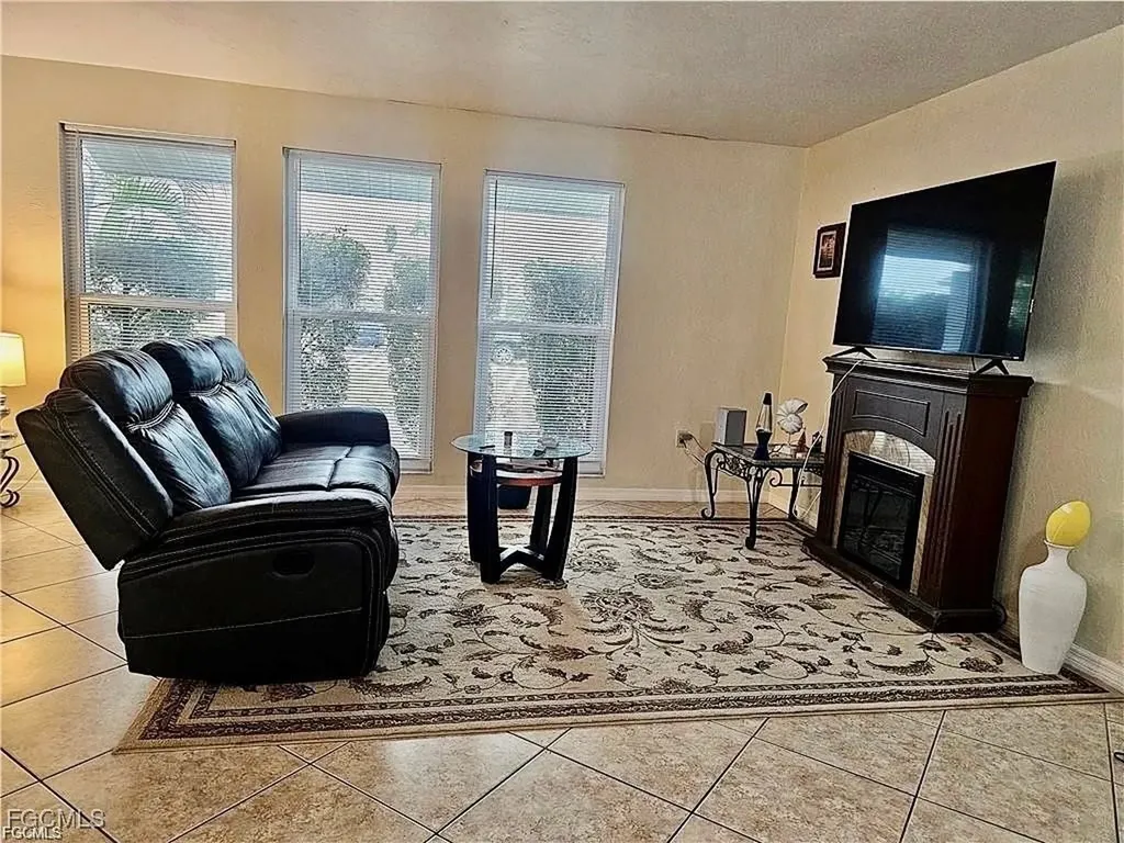 124 SE 31st Street Cape Coral FL 33904