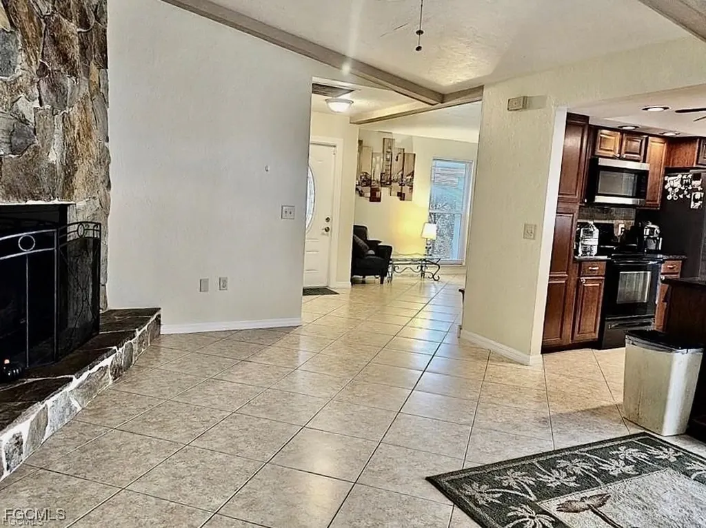124 SE 31st Street Cape Coral FL 33904