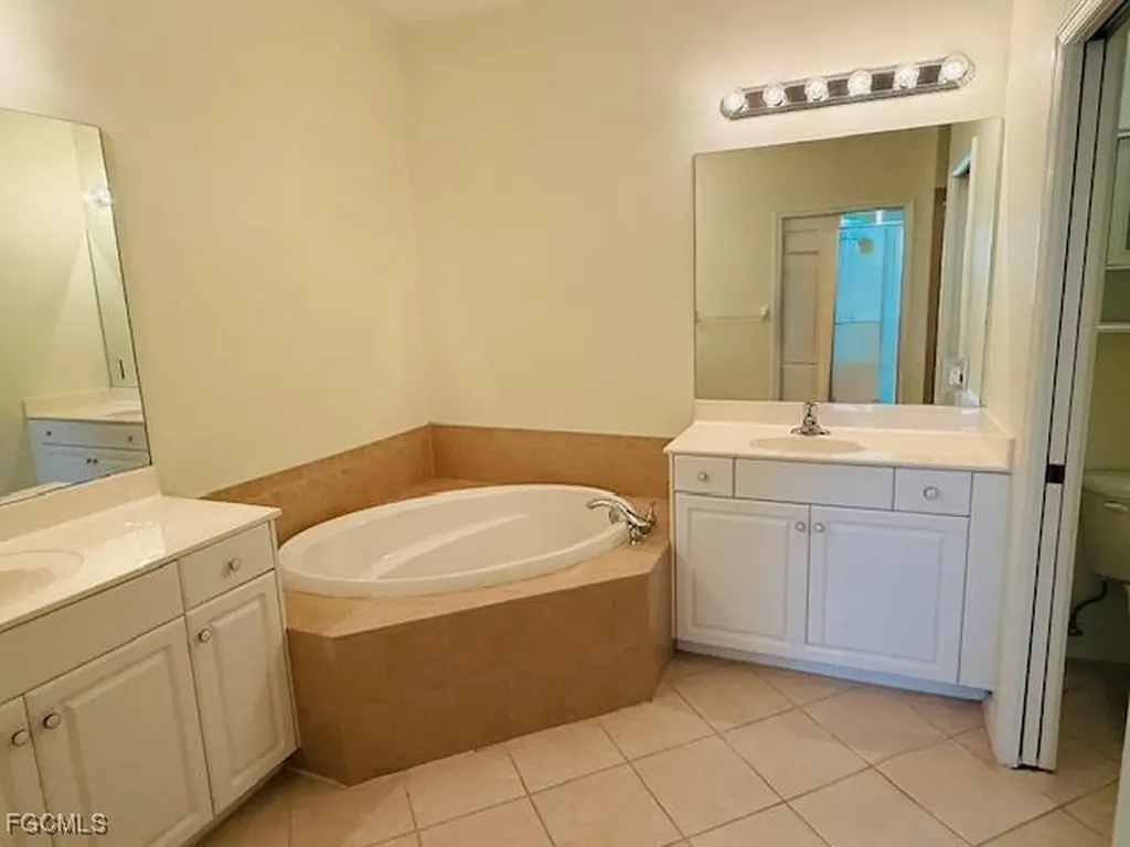 3977 Bishopwood Court E Naples FL 34114