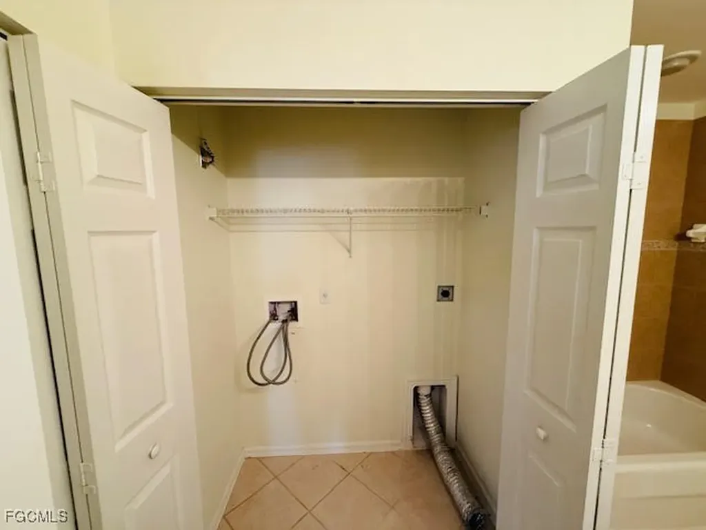 3977 Bishopwood Court E Naples FL 34114