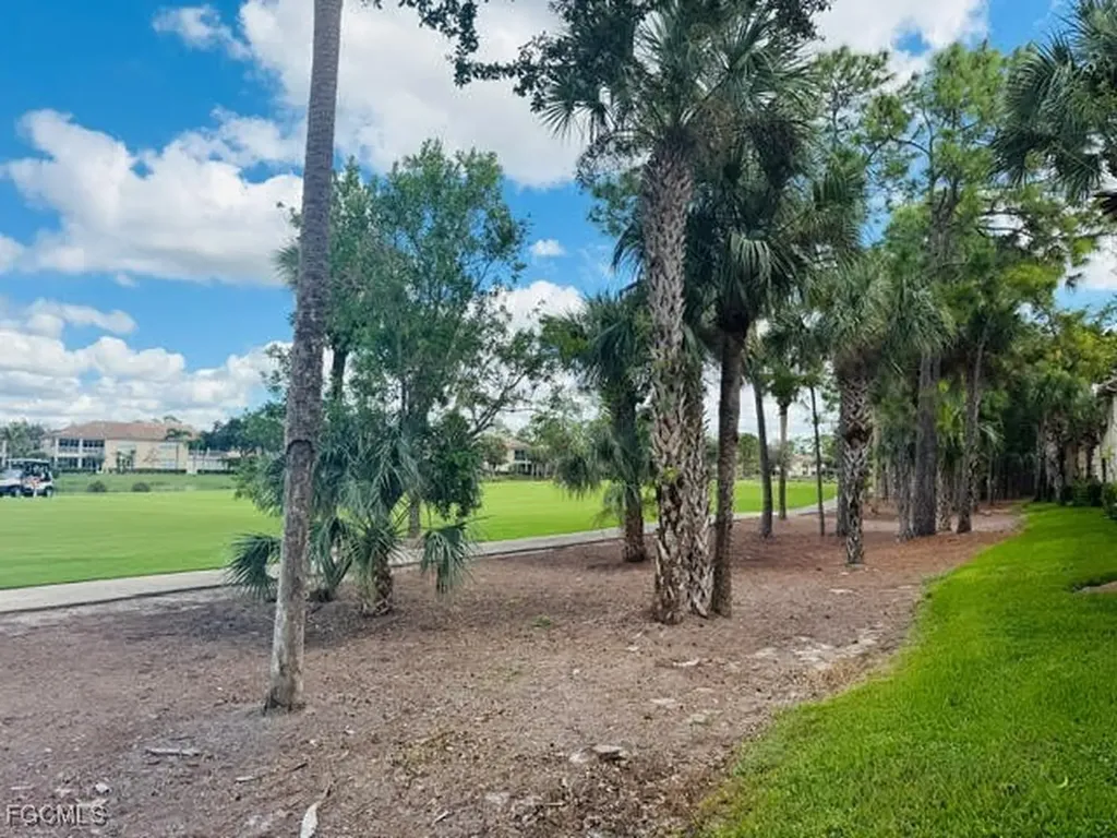 3977 Bishopwood Court E Naples FL 34114