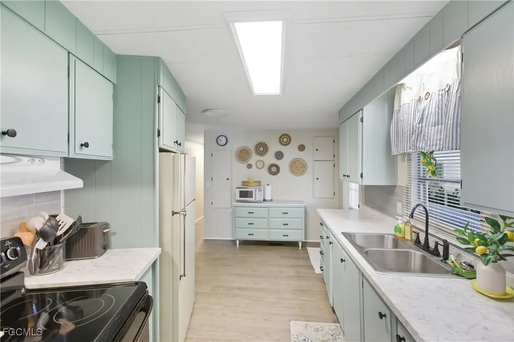 515 Blossom Court North Fort Myers FL 33917