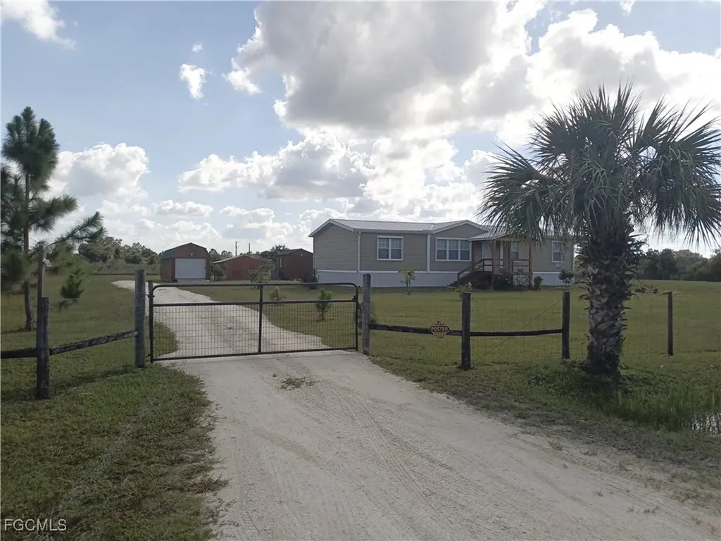 15582 316th Street NW Okeechobee FL 34972