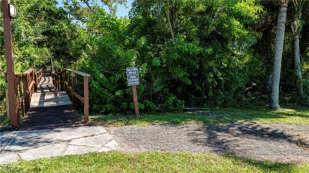 5731 Foxlake Drive North Fort Myers FL 33917