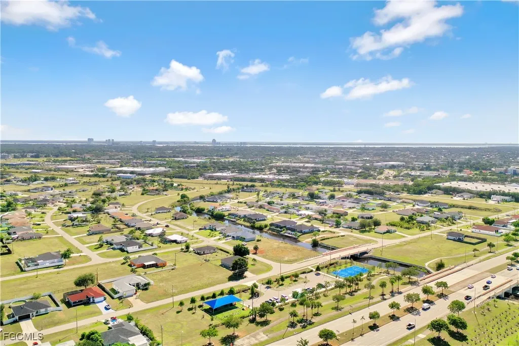 1514 NE 13th Terrace Cape Coral FL 33909