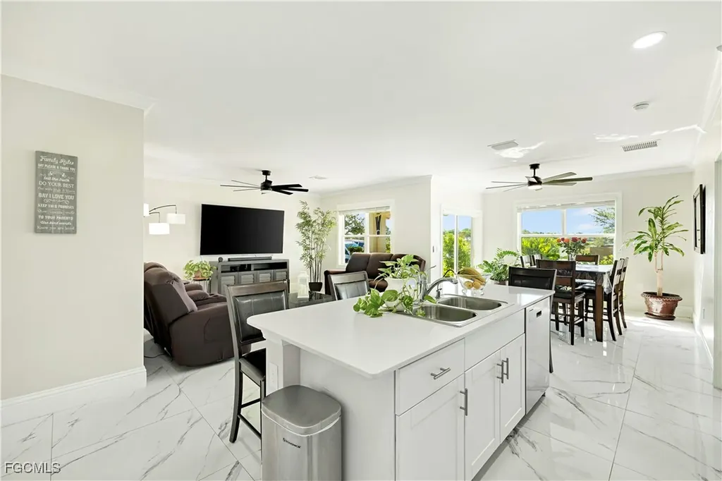 1514 NE 13th Terrace Cape Coral FL 33909