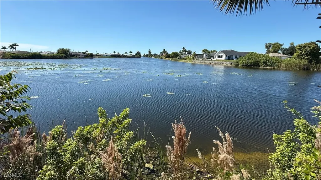 824 NE 6th Avenue Cape Coral FL 33909