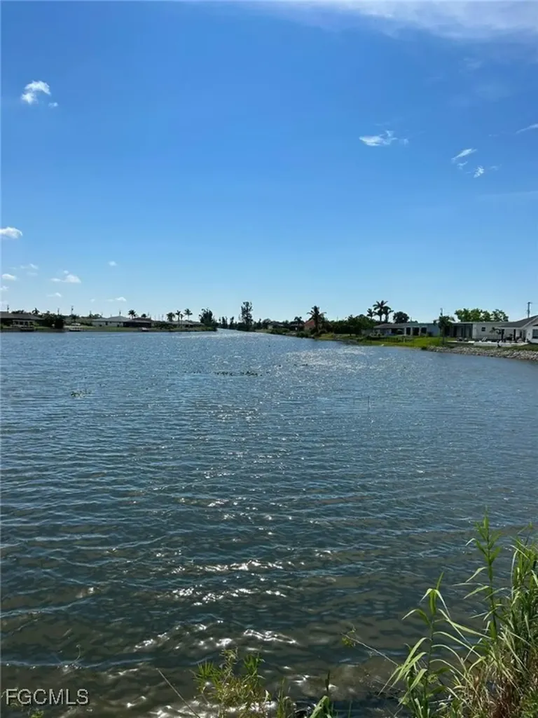 824 NE 6th Avenue Cape Coral FL 33909