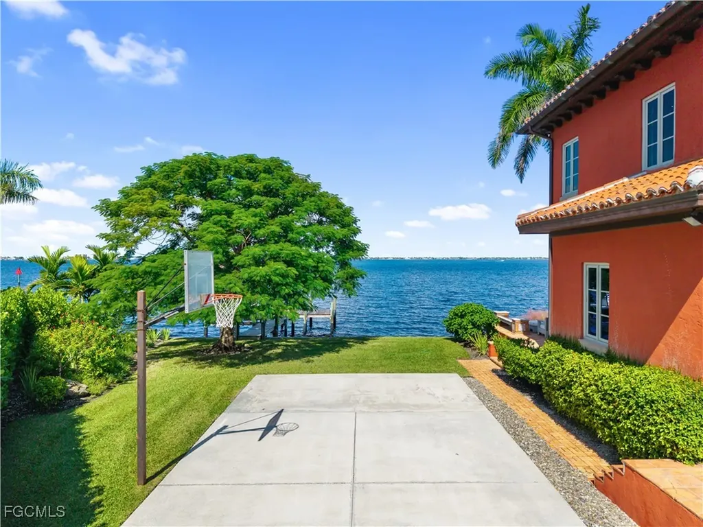5844 Riverside Lane Fort Myers FL 33919