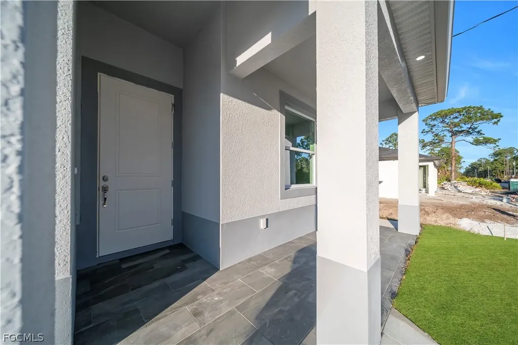 913 E 12th Street Lehigh Acres FL 33972