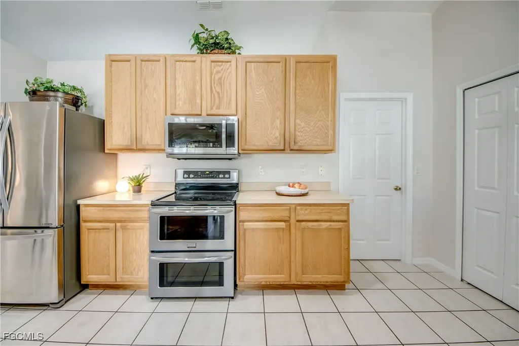 506 NE 20th Terrace Cape Coral FL 33909