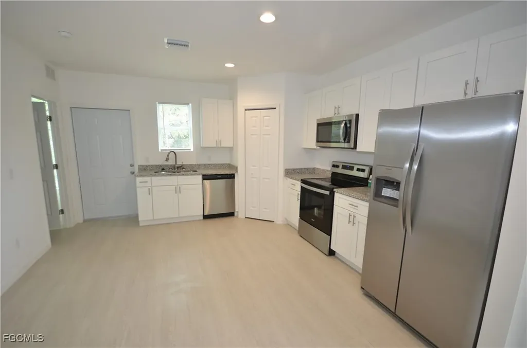 3305 Bassie Court Fort Myers FL 33916