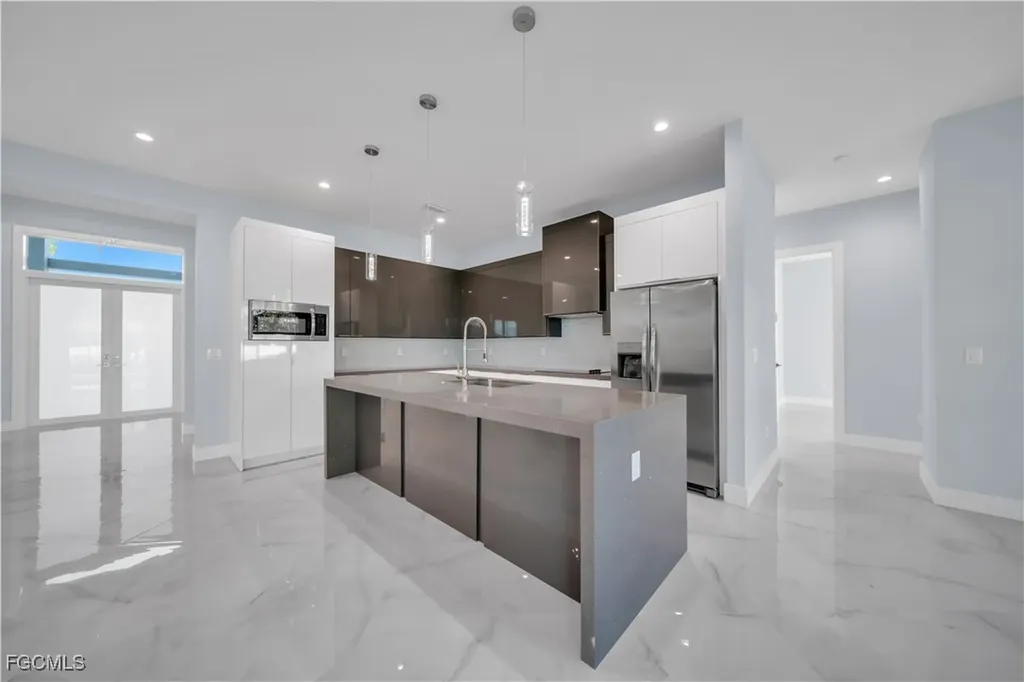 329 NE 6th Street Cape Coral FL 33909