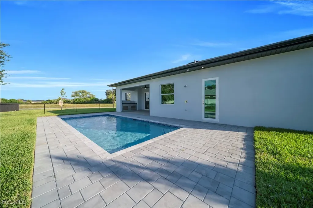 329 NE 6th Street Cape Coral FL 33909