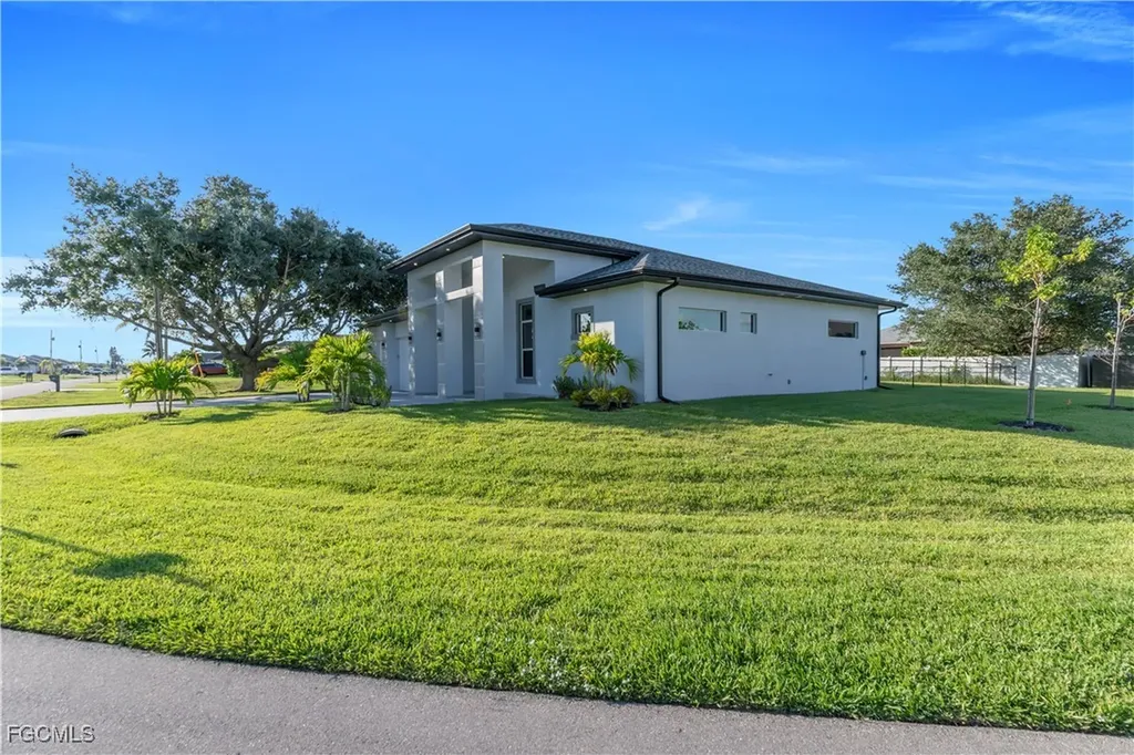 329 NE 6th Street Cape Coral FL 33909