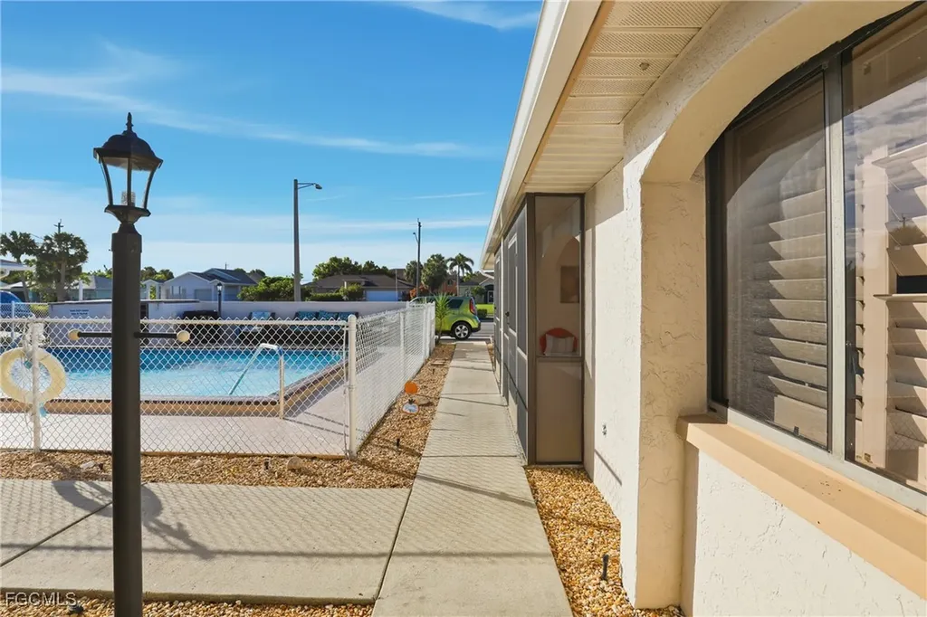 1113 Cape Coral Parkway W Cape Coral FL 33914